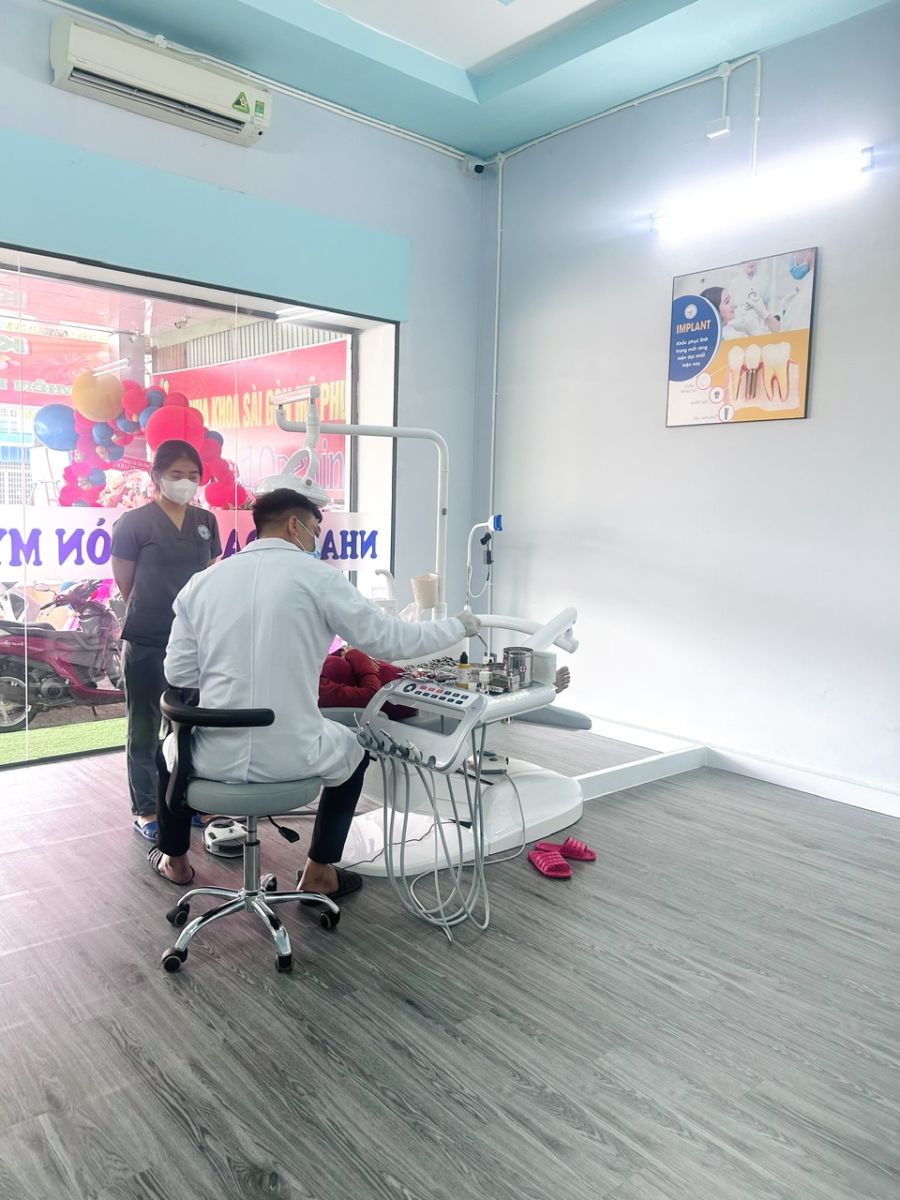 Trám sâu răng lỗ to tại Nha khoa Sài Gòn Mỹ Phước tại Bến Cát, Bình Dương